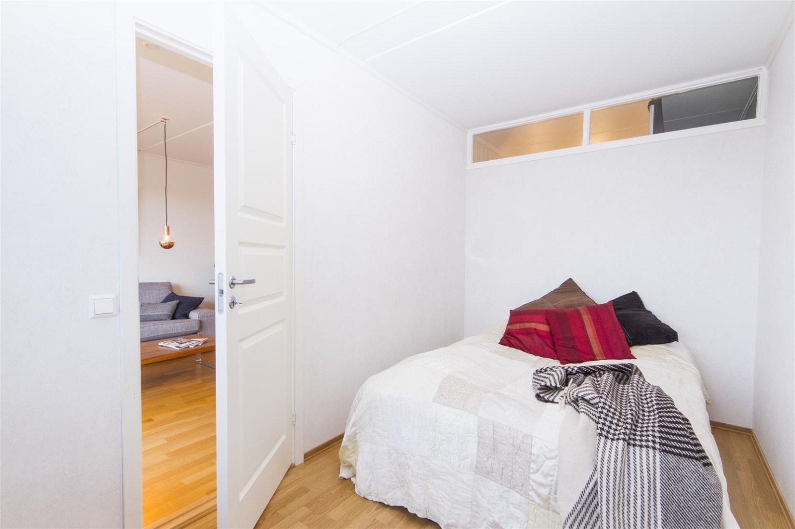 Hovedsoverom med god plass til en dobbeltseng. Galleribilde