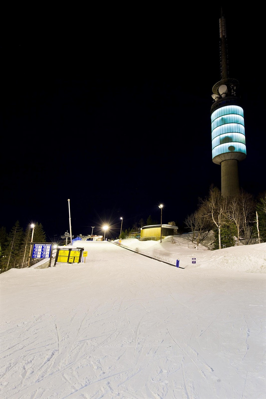 Tryvann skisenter. Hovedstadens beste skibakke i ditt lokalområde. Galleribilde