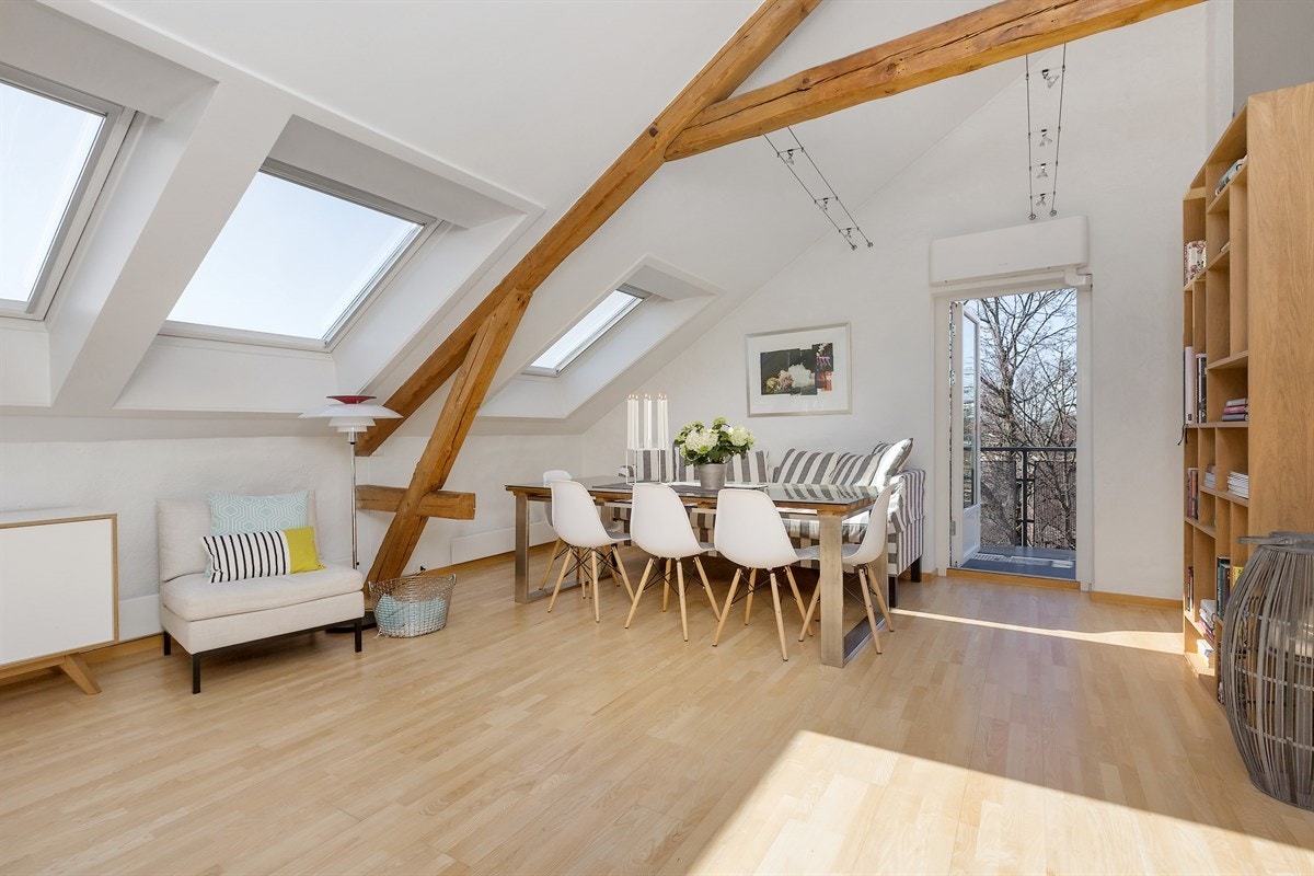 Mot spisestue og utgang sydvestvendt balkong. Galleribilde