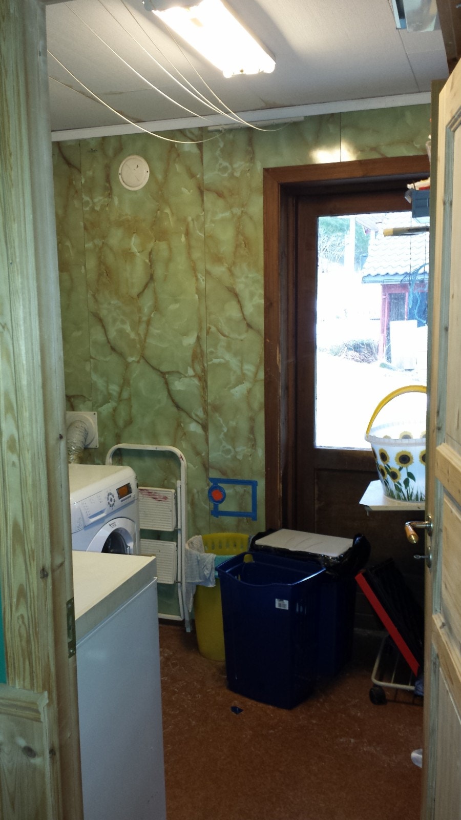 Vaskerom/evt inngang sett fra innergang. Ser mot sørøst. Galleribilde