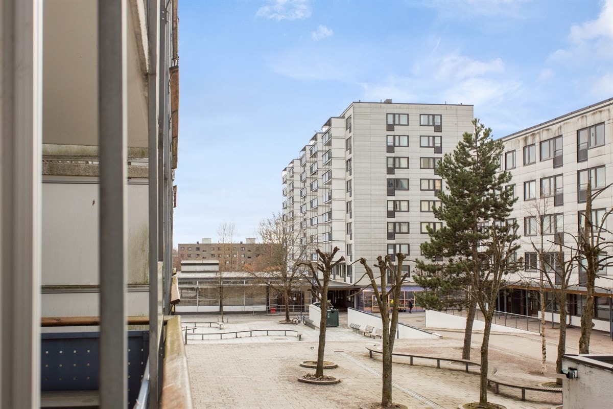 Utsyn mot syd mot Hovseter torg Galleribilde