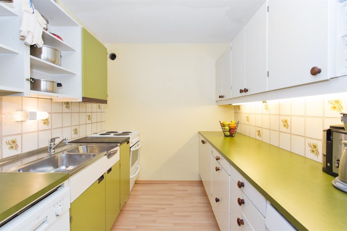 Separat kjøkken med god skap- og benkeplass. Mulighet for åpen løsning mot stue Galleribilde