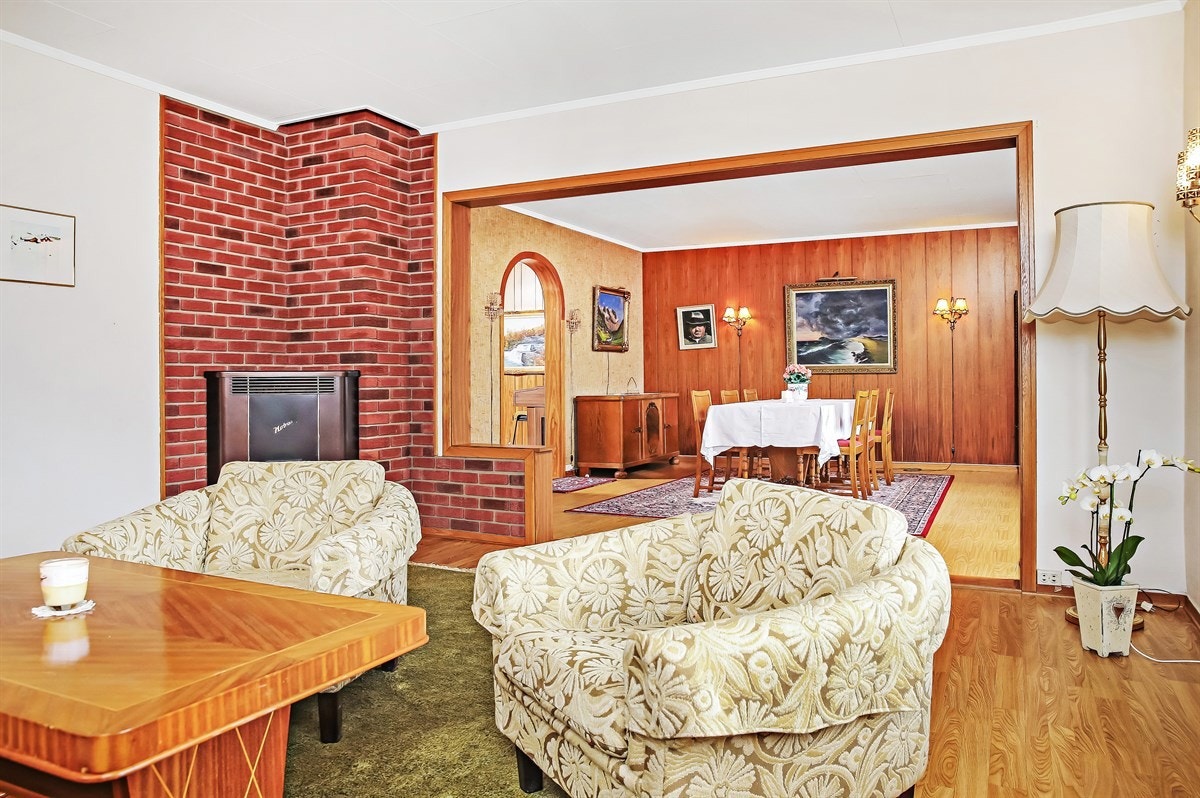 Parafinovn i stue til venstre i bildet Galleribilde