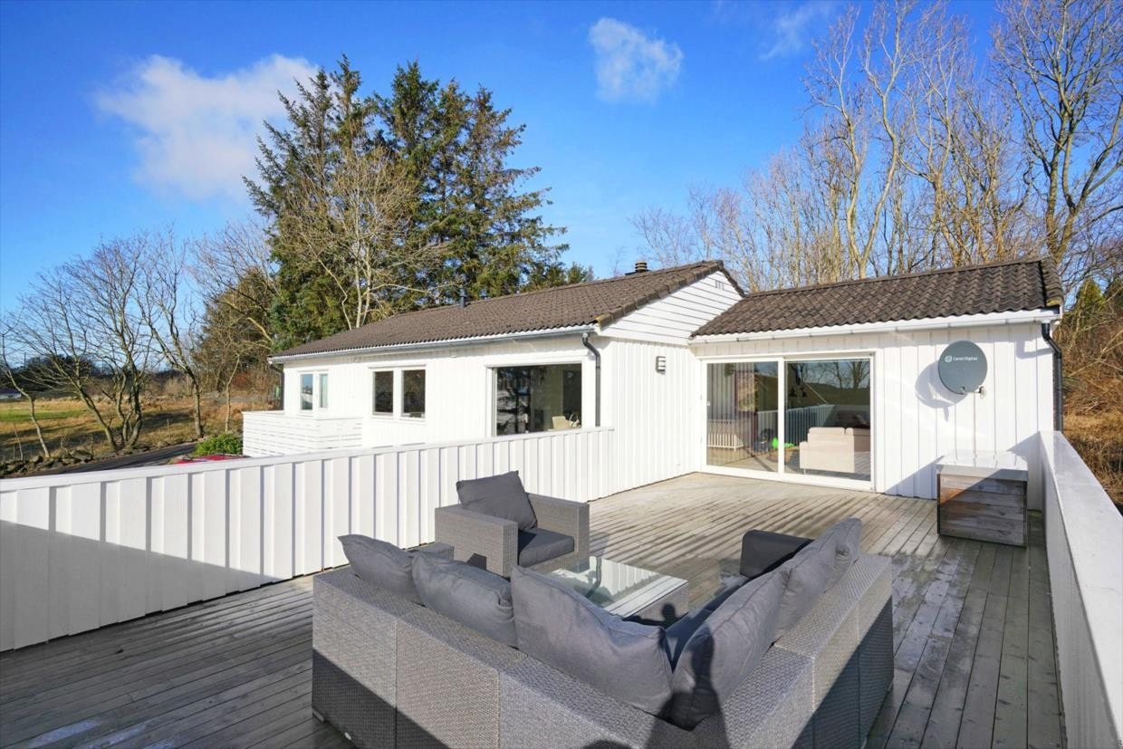 Nyetablert takterrasse med supre solforhold Galleribilde