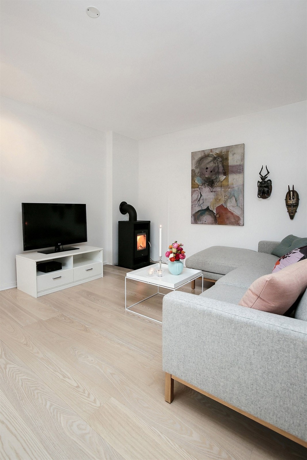 Stuen er romslig med mulighet til å møblere den alt etter ønske og behov. Galleribilde