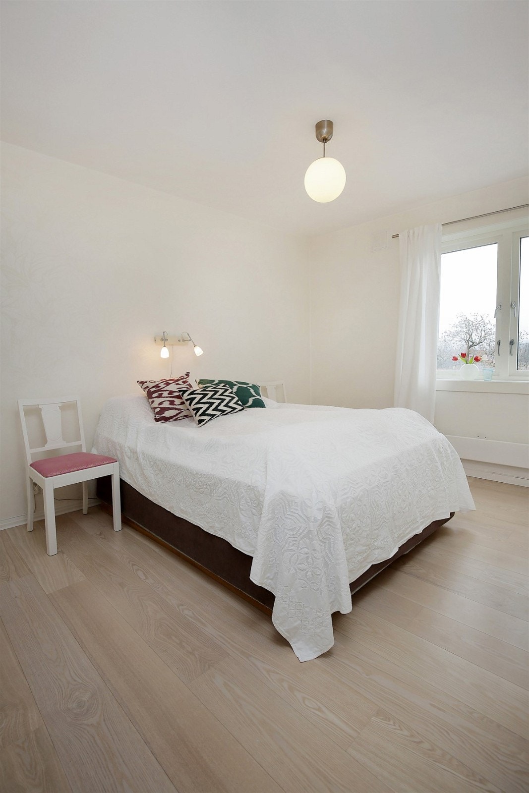 Hovedsoverommet er romslig og har god plass til det du trenger. Galleribilde