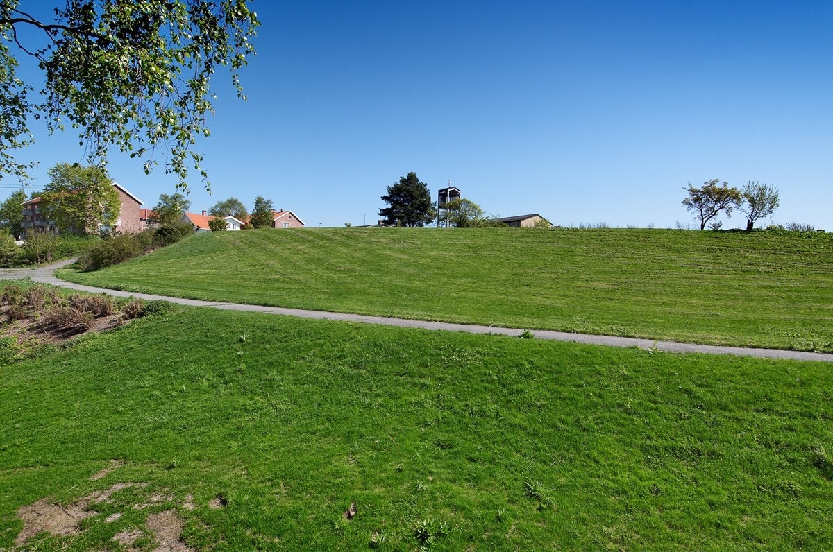De store grønarealene setter barna pris på. Her kan de ha det gøy både sommer og vinter. Galleribilde