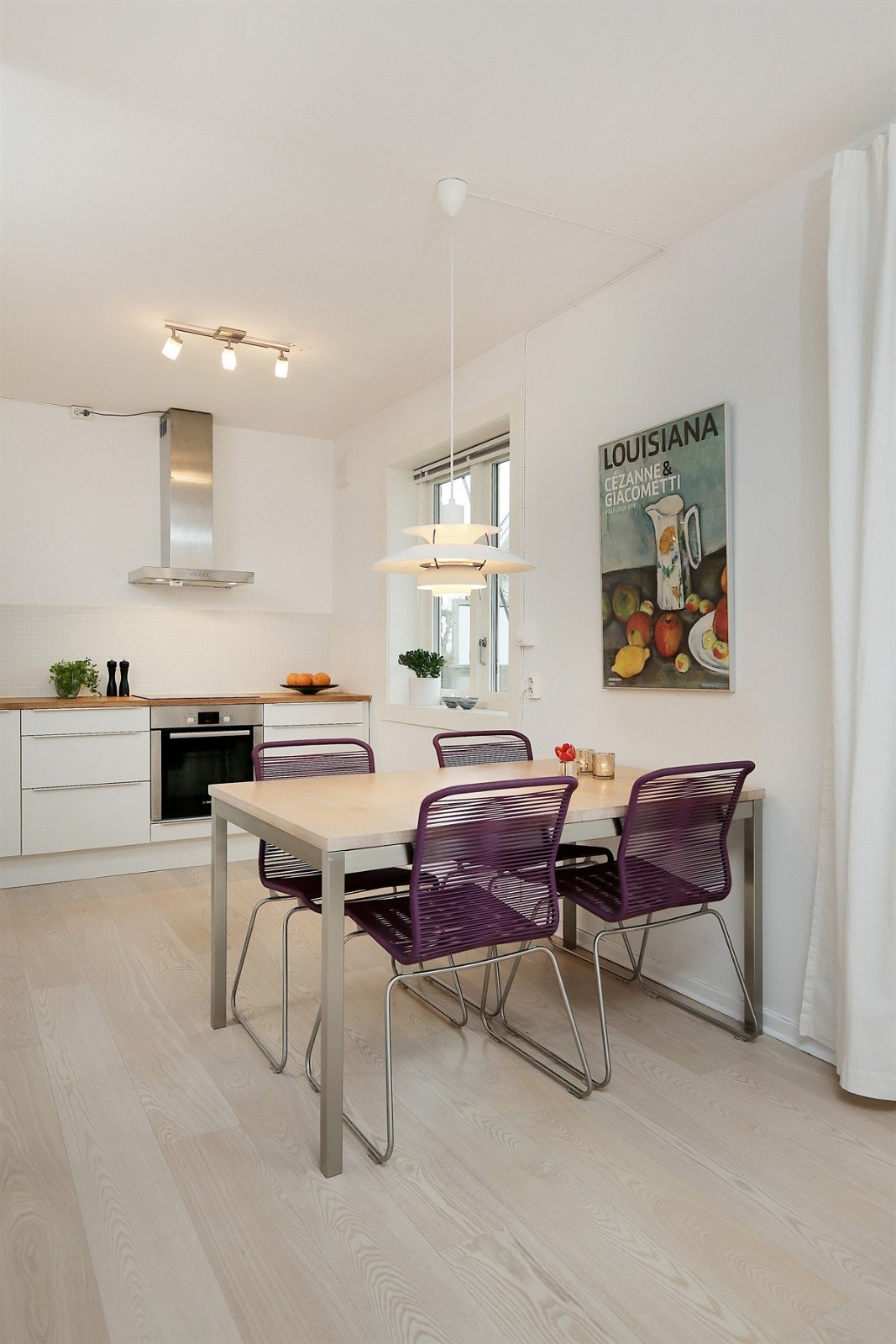 Her er det hyggelig å dekke bordet og invitere venner til en god middag. Galleribilde