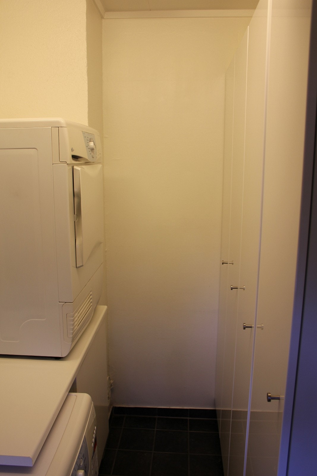 Vaskerom med masse skapplass Galleribilde