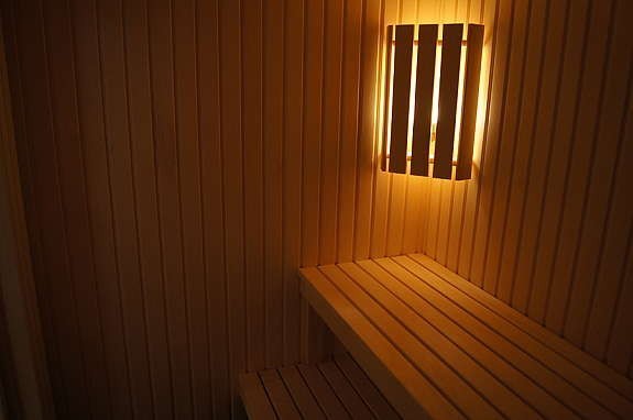 Flott og stor badstue knyttet sammen med bad 2 i hovedhytten. Galleribilde