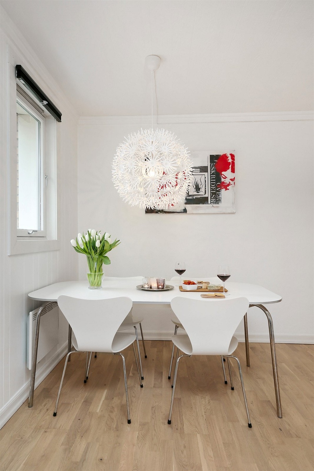 Inviter kjente og kjære på et fortreffelig måltid. God plass til mange personer. Galleribilde