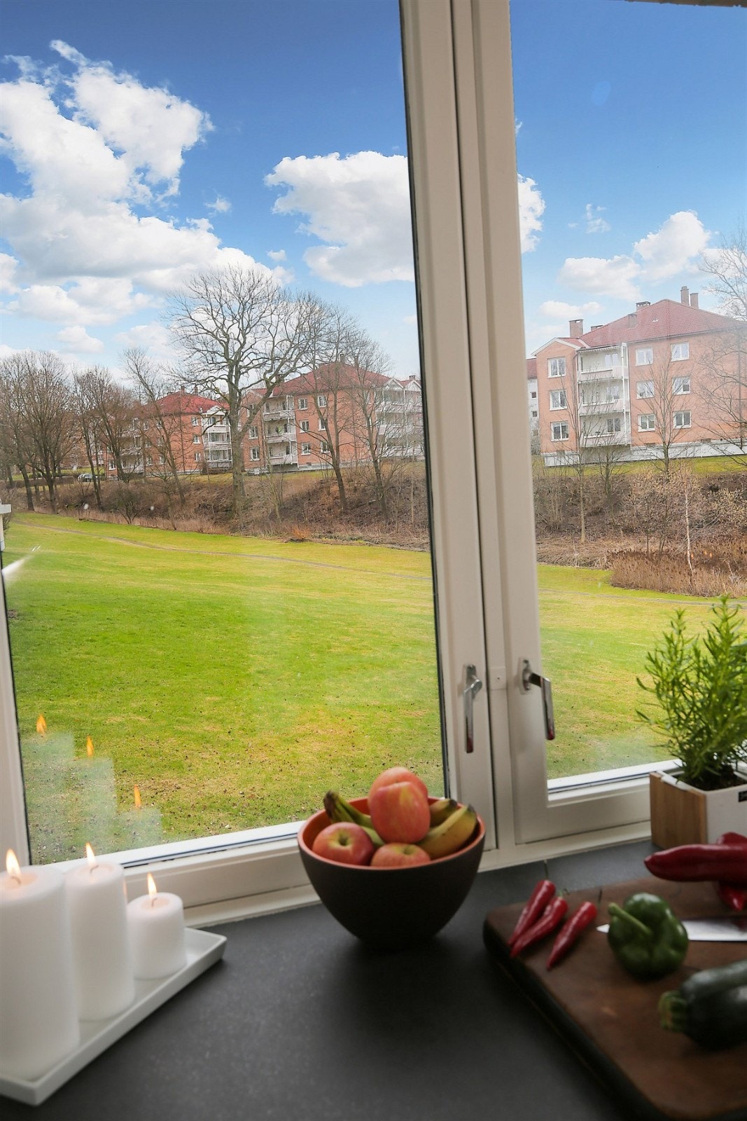 En fin start på dagen å innta morgenkaffen her. Morgensolen kommer inn dette vinduet. Galleribilde