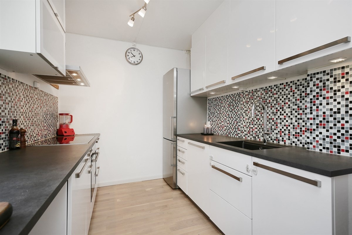 Kjøkkenet er fra KVIK og framstår som svært praktisk og moderne. Galleribilde