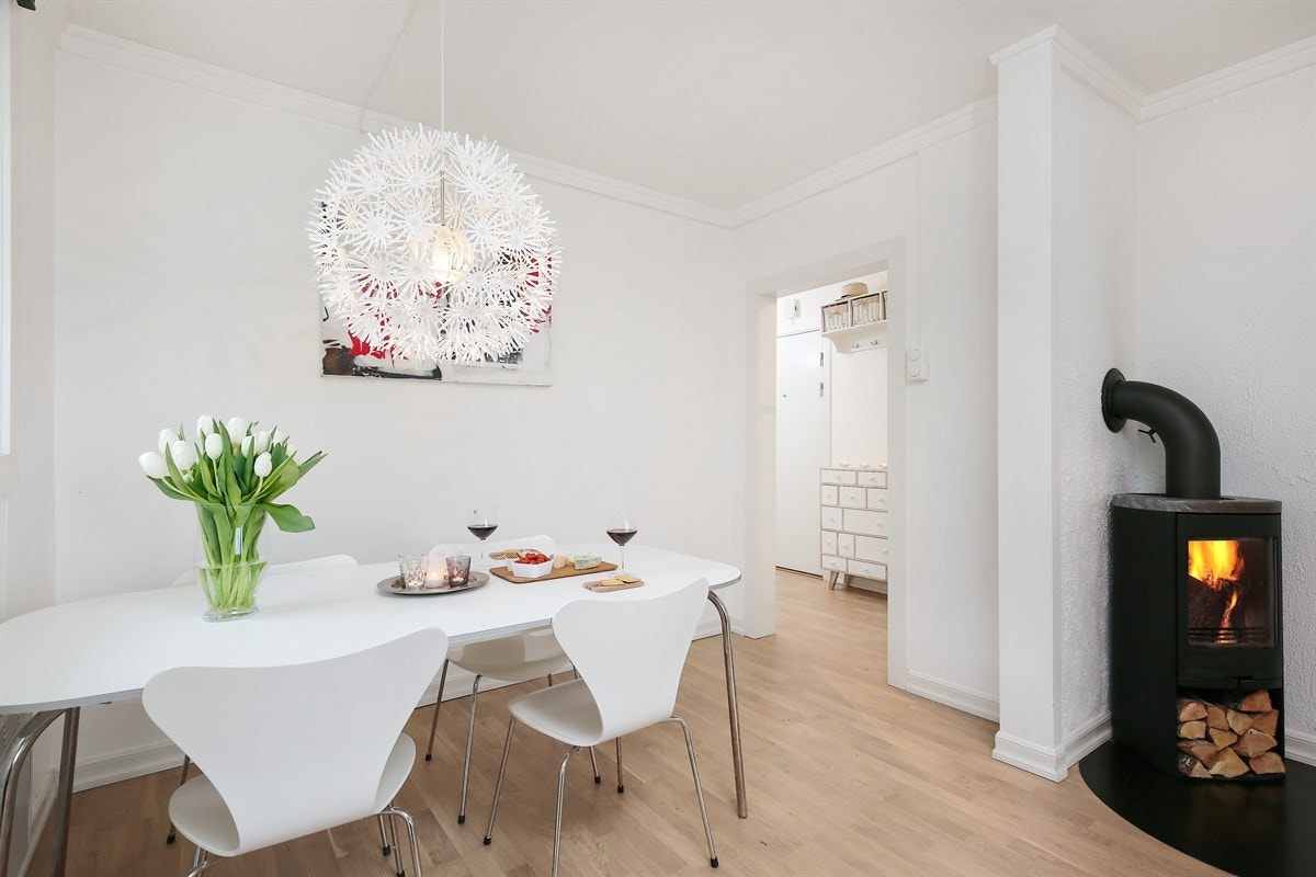 Leiligheten innehar meget god standard så her kan du flytte rett inn med dine møbler. Galleribilde