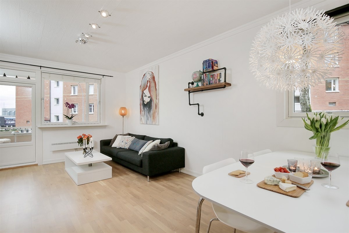 Denne type leilighet er svært sjeldent for salg. Hele leiligheten gjennomgikk en stor oppussing i 2011/2012. Galleribilde