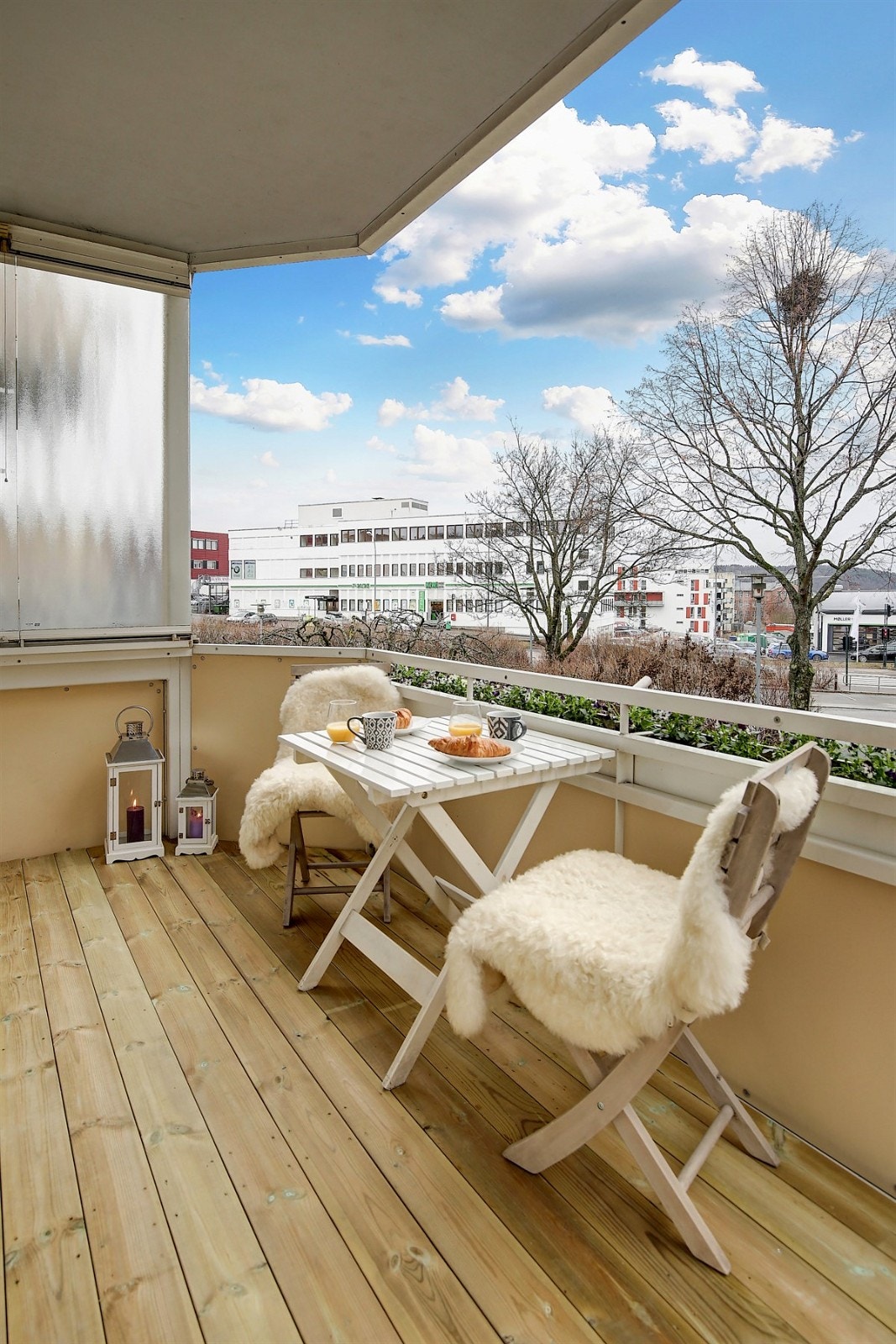 Fantastisk balkong med beliggenhet mot sør. Sol fra sen formiddag til godt ut på kvelden. Galleribilde