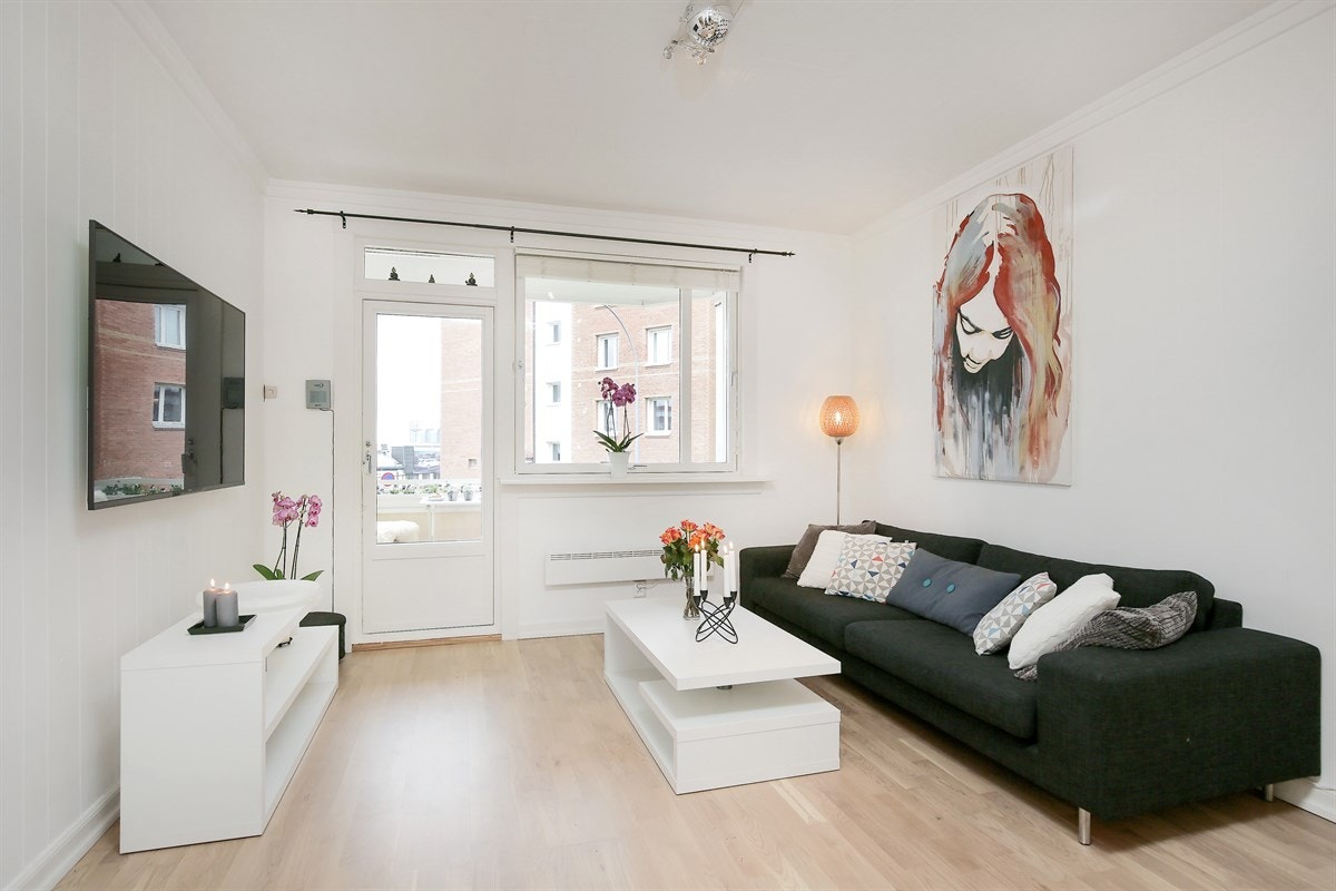 Utgang til solrik balkong som ligger rett mot sør. Dette sikrer deg ypperlige solforhold Galleribilde