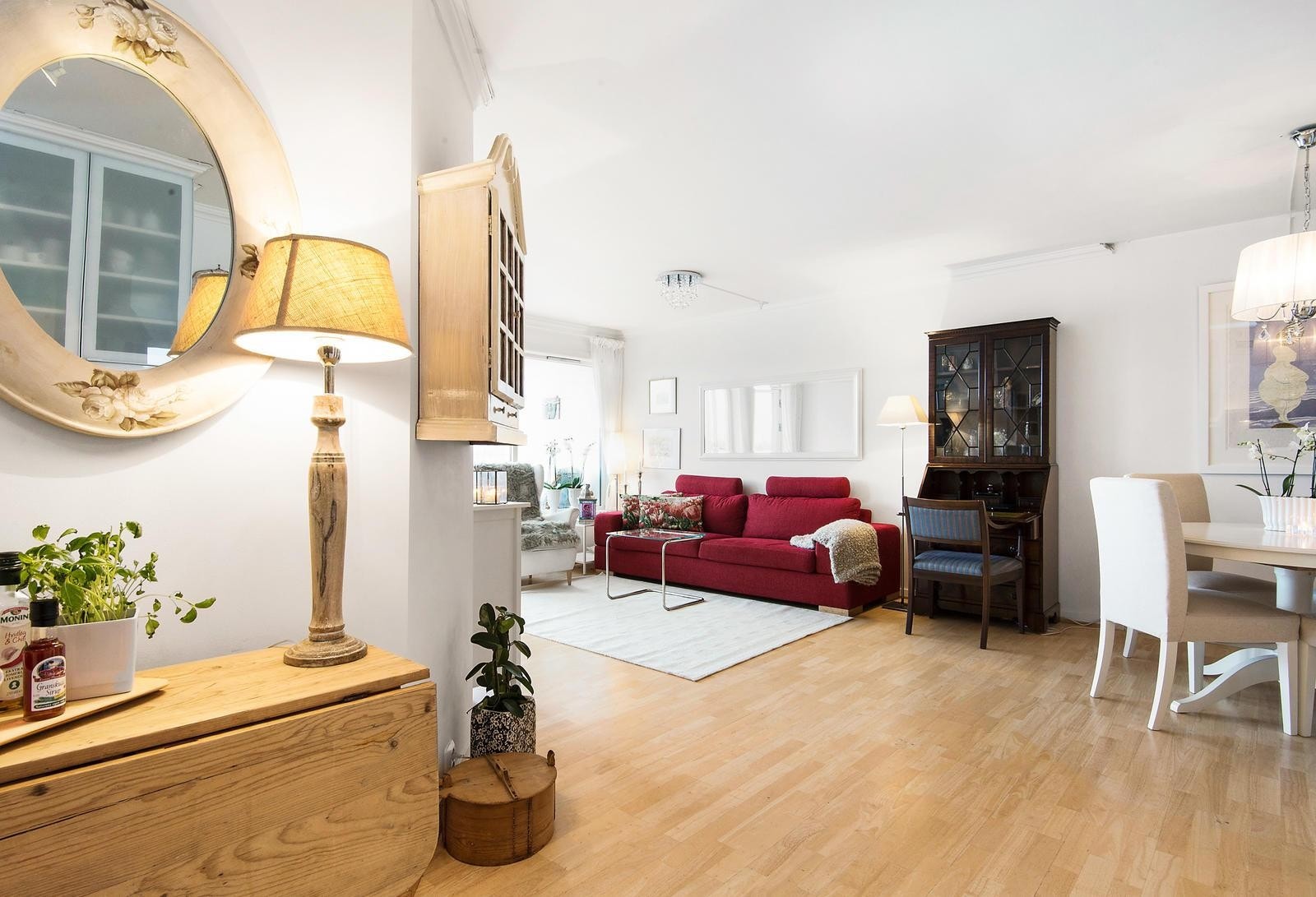 Åpen kjøkkenløsning mot stue Galleribilde