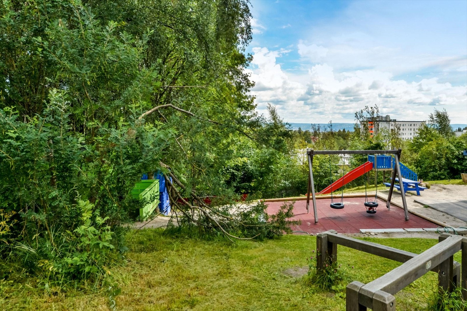 Uteområdet, bilde tatt sommerstid Galleribilde