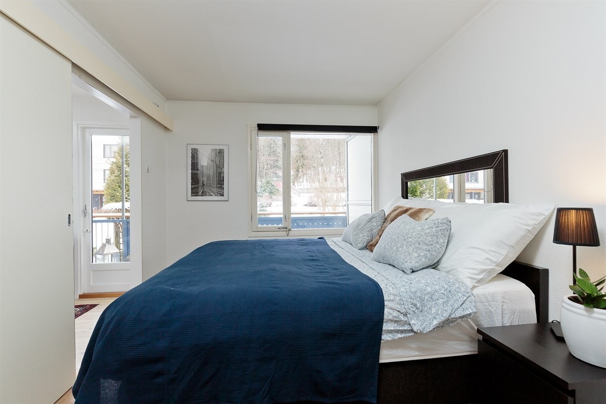 Vender mot rolig grøntområde. Galleribilde