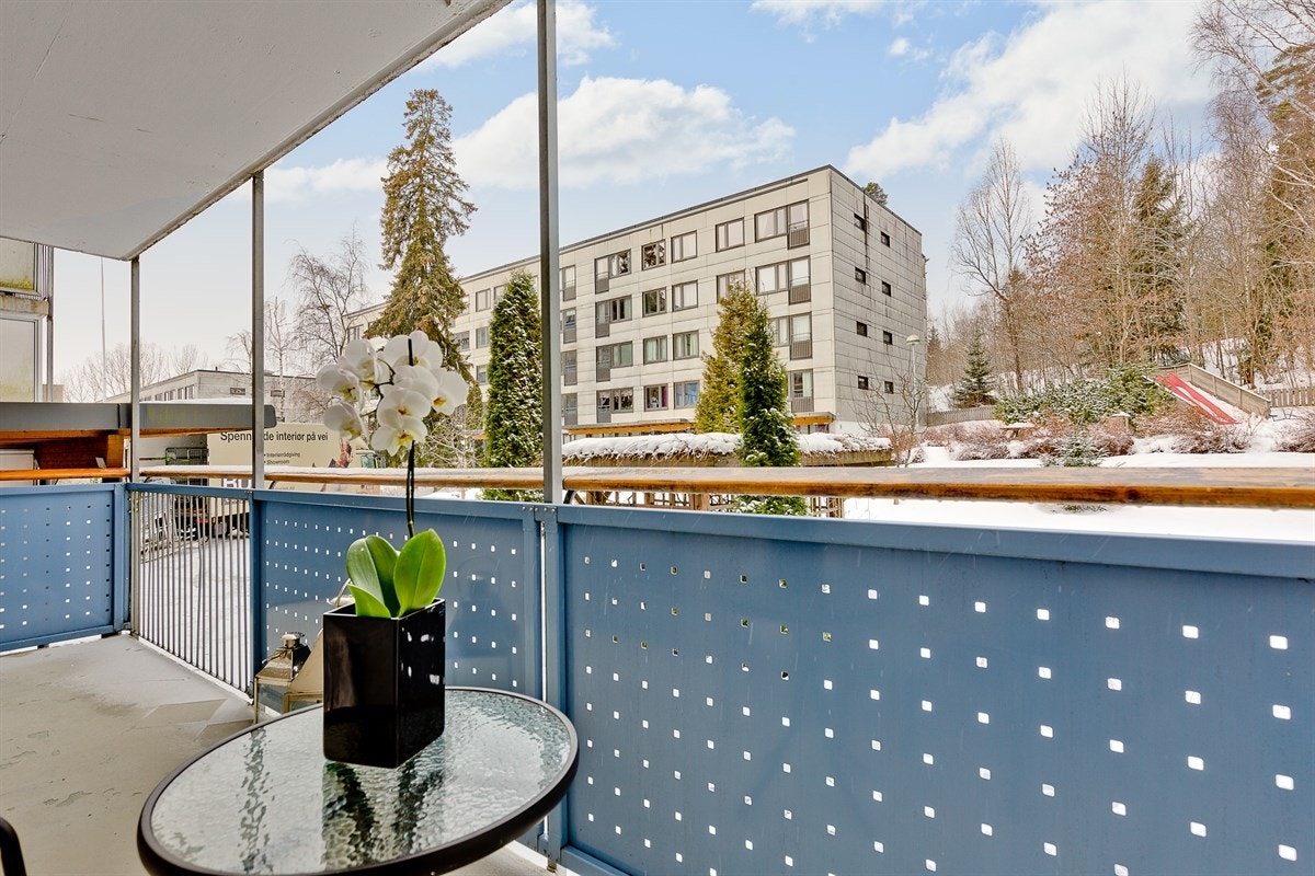 Utsikt mot grøntområde og lekeplass. Galleribilde