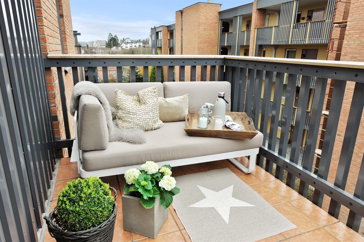 Hyggelig sittegruppe på terrassen Galleribilde