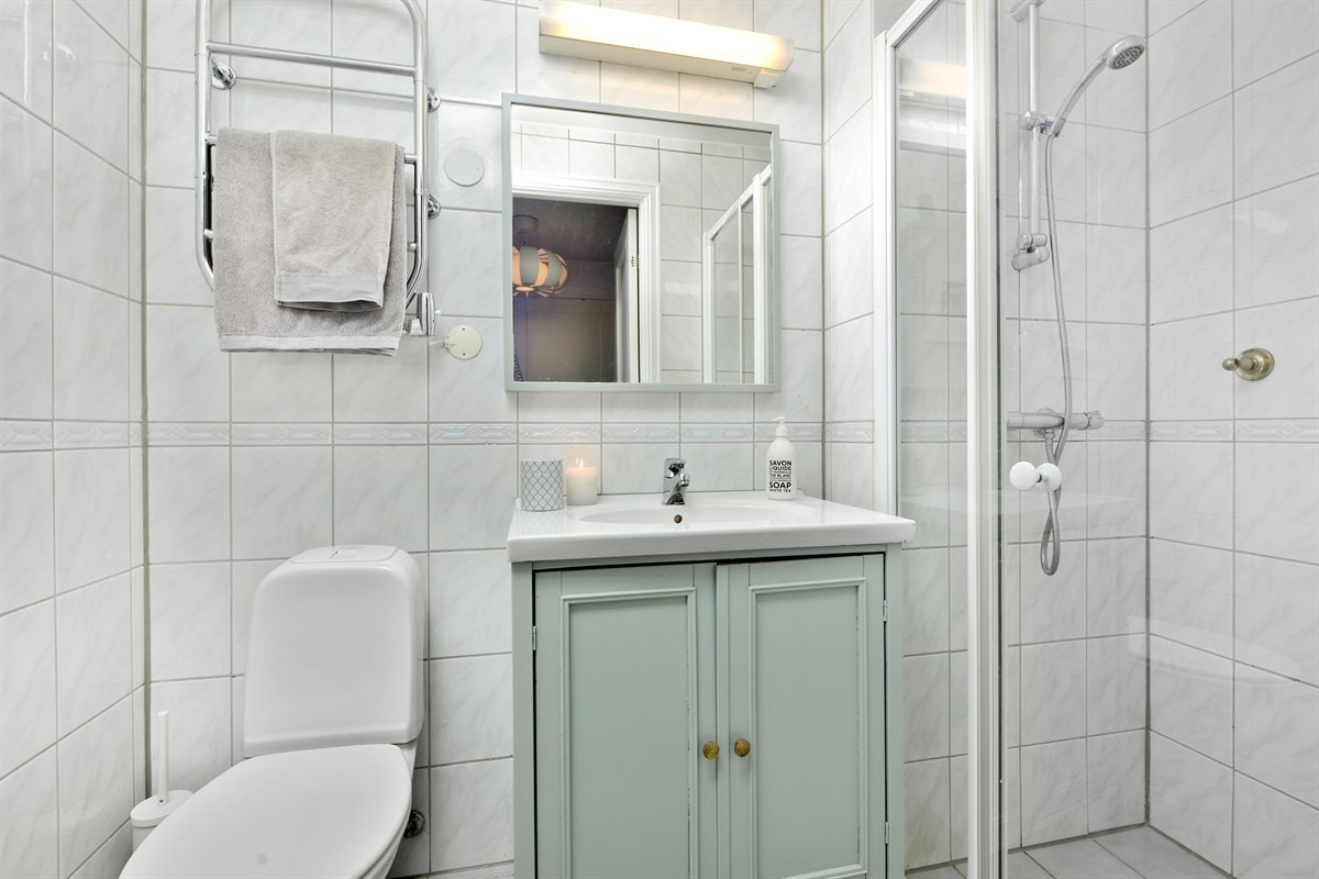 Baderom 1 med dusjhjørne Galleribilde