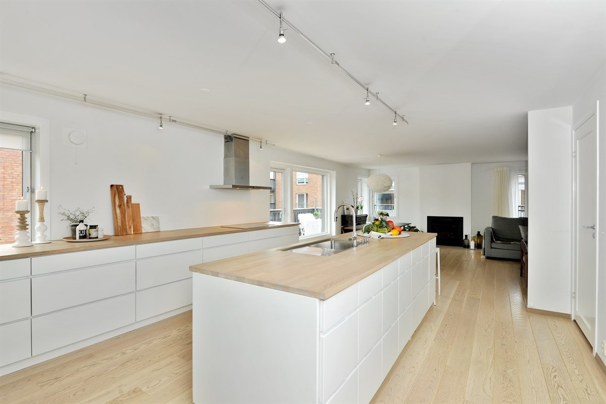 Stort og fint kjøkken fra KVIK oppusset i 2012 Galleribilde