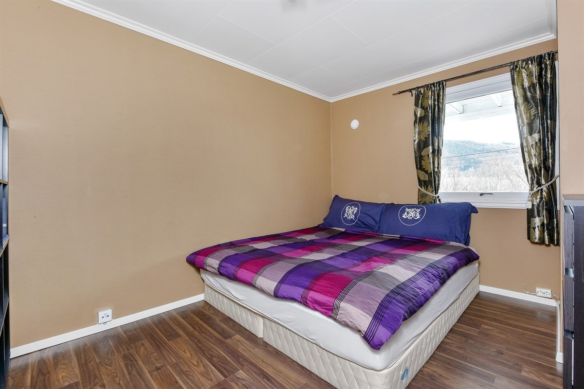 Soverom 2 med tilhørende garderobeløsning. Galleribilde