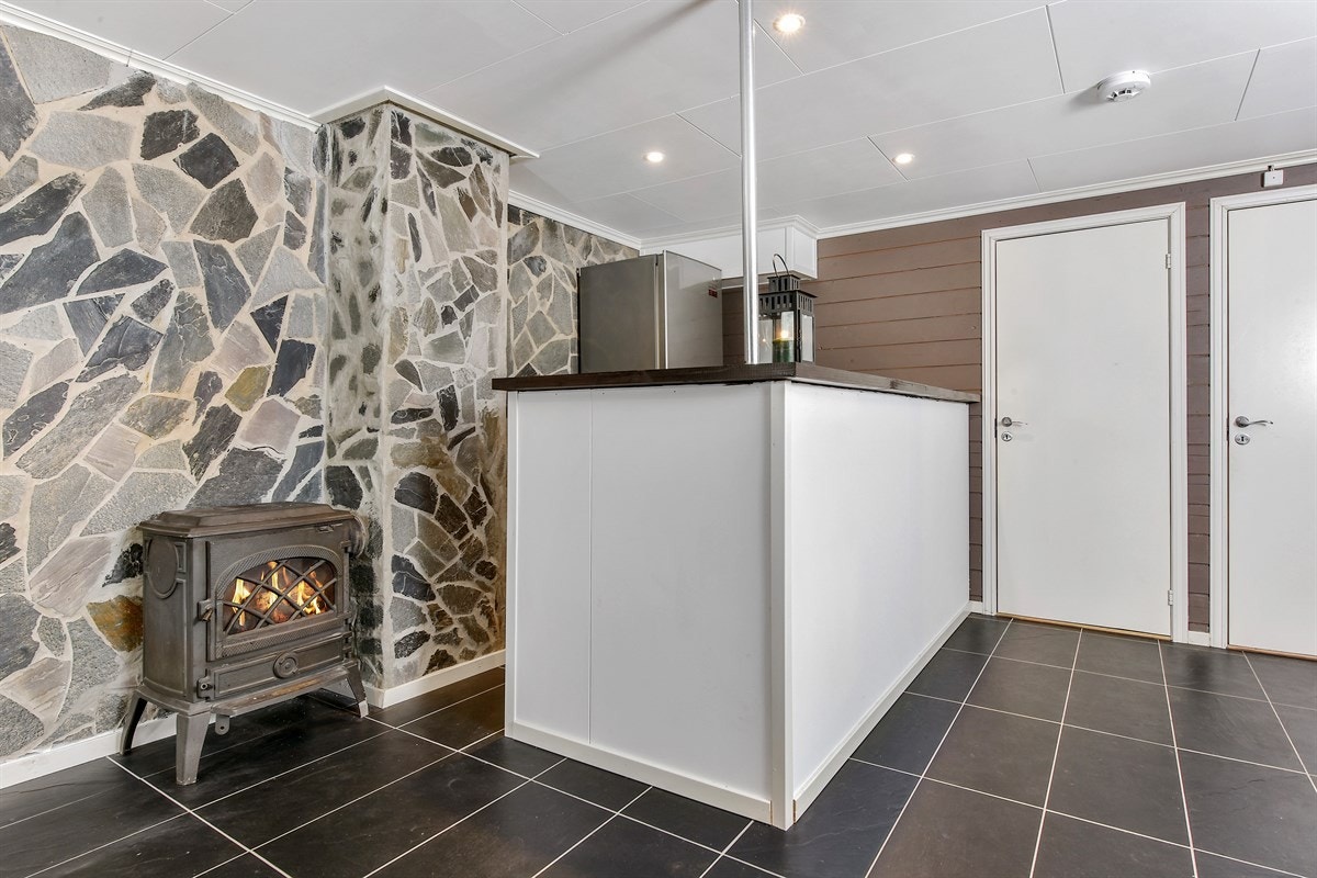 Her finnes det også en trivelig bar med tilhørende kombinert kjøl/frys, noe som legger forholdene godt til rette for sosiale sammenkomster. Galleribilde