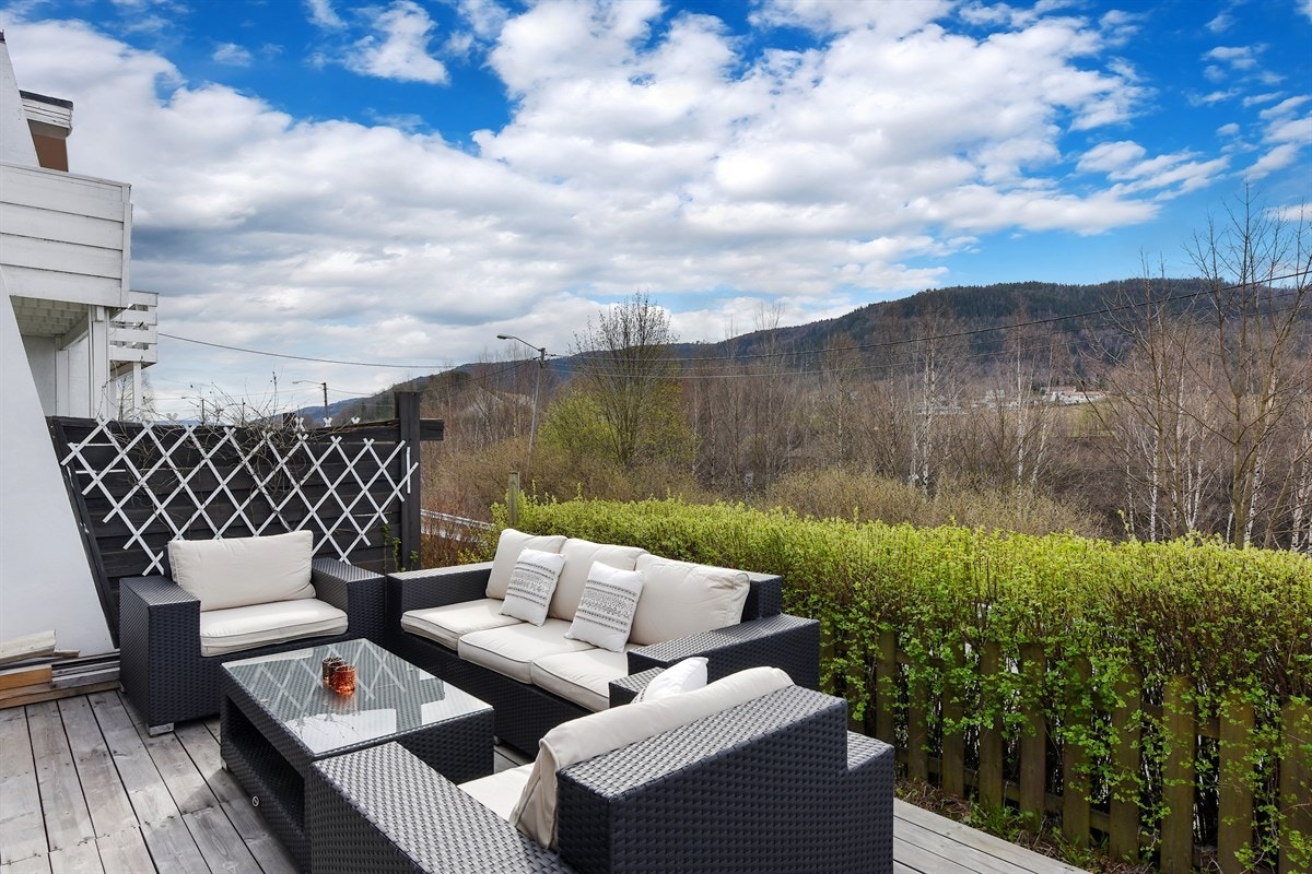 Det er god plass til utemøblement. Galleribilde