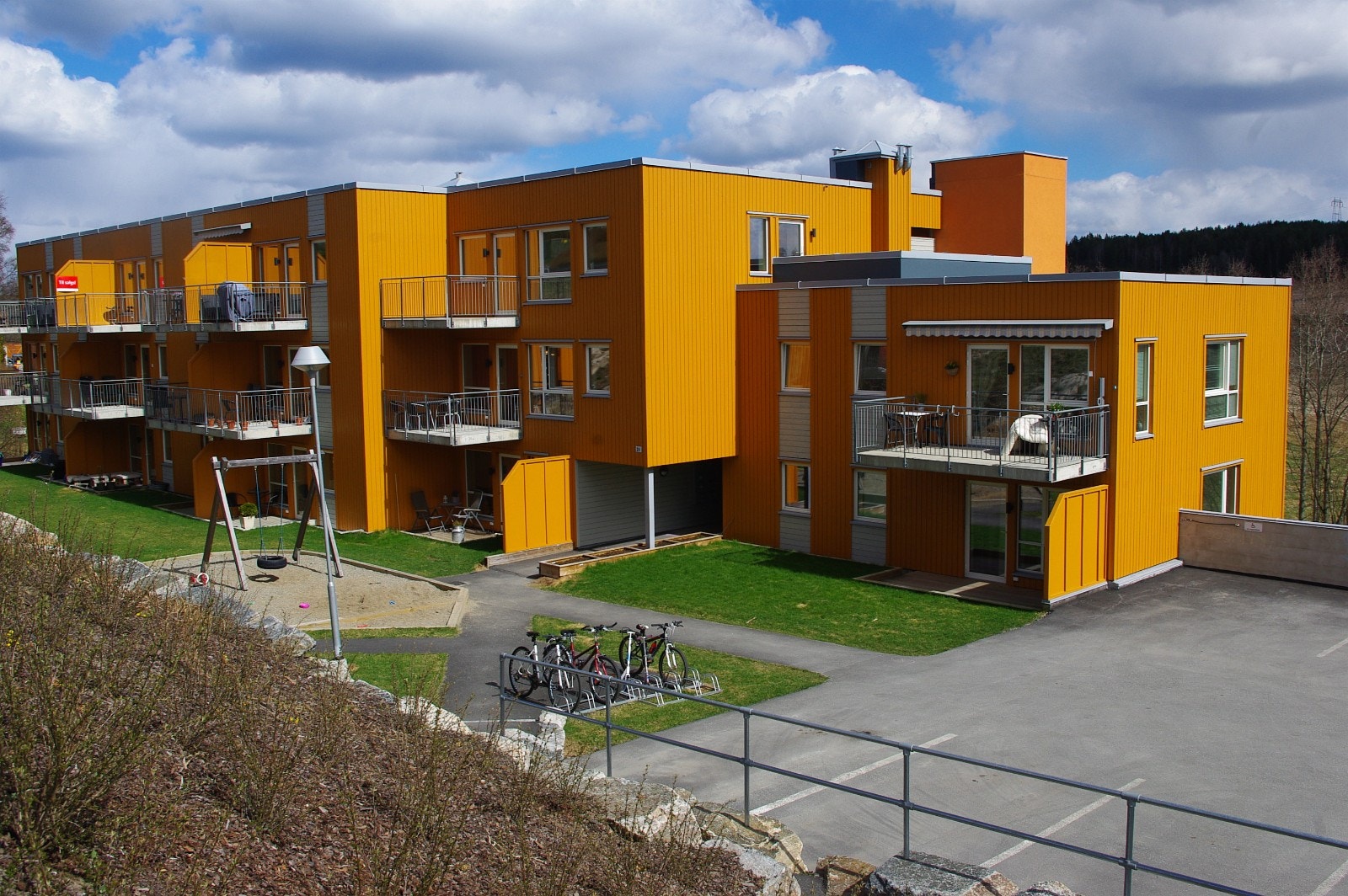 Lavblokk sentralt i Kråkstad. Galleribilde