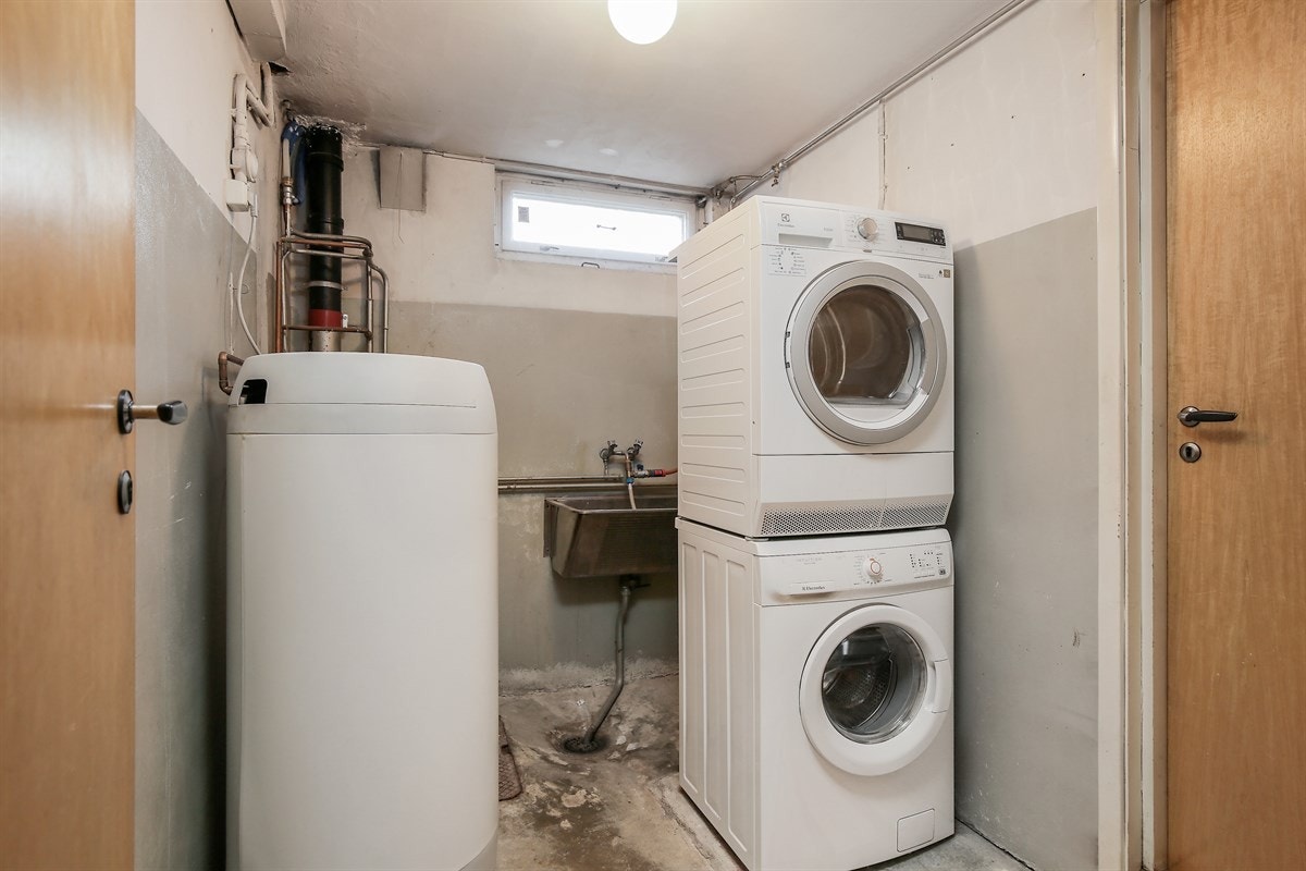 Enkelt vaskerom med plass til det man trenger. Galleribilde