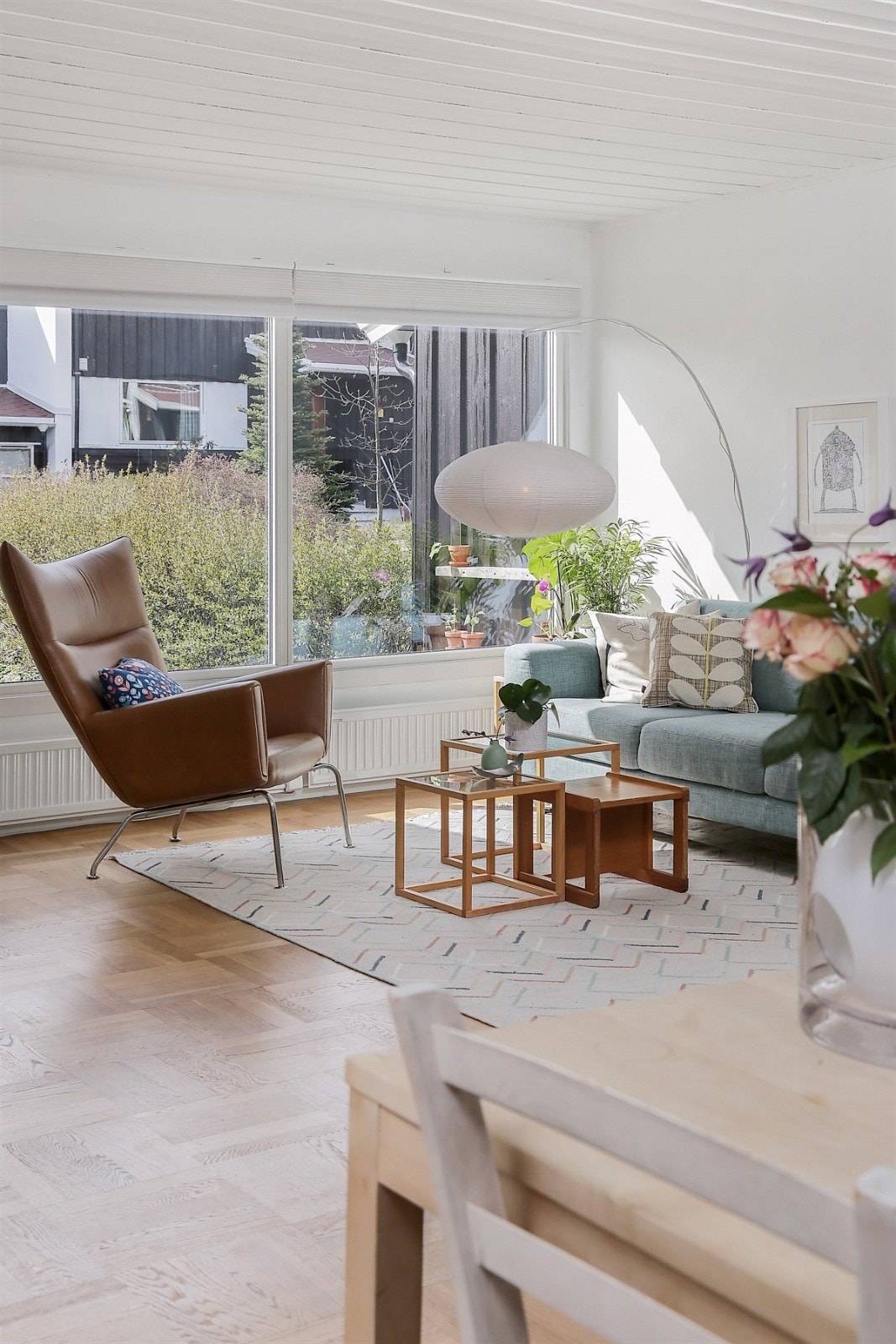 "Om sommeren spenner vi opp hengekøyen og griller med venner." Sitat selger. Galleribilde