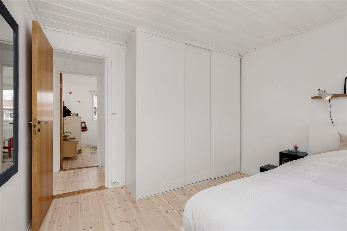 Hovedsoverommet har også en romslig garderobe. Galleribilde