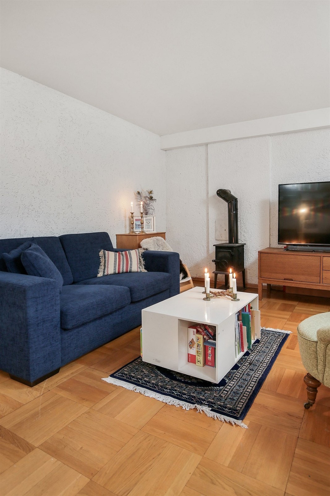Stor og praktisk kjellerstue med god oppbevaringsplass. Galleribilde