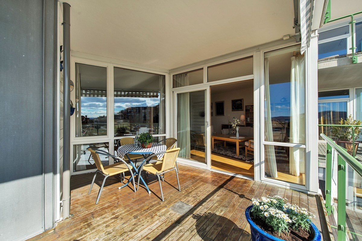 Stor overbygd terrasse Galleribilde