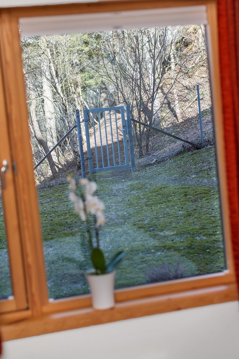 I fjerde etasje ligger leilighetene med utgang til friområdene. Her sett fra soverommet. Galleribilde