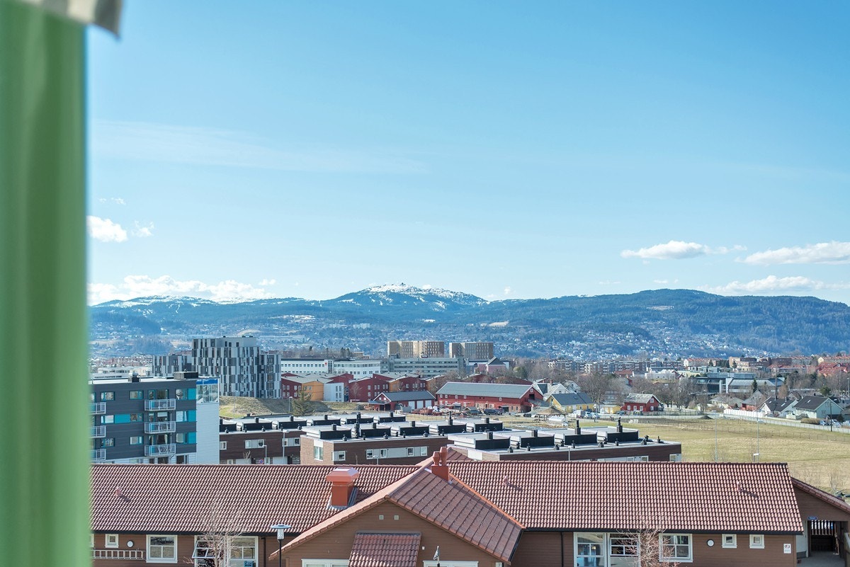 Nydelig utsikt mot byen, Byåsen og Gråkallen i det fjerne. Galleribilde