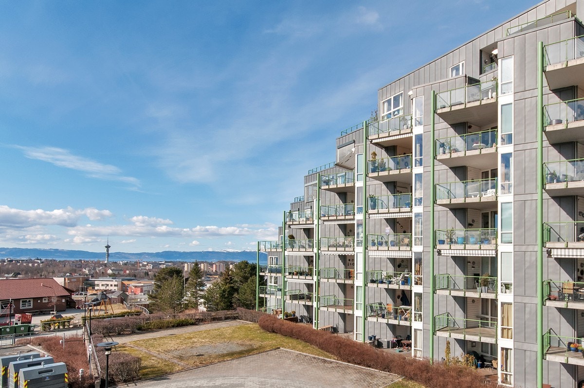 Leiligheten i fjerde etasje - Ca. midt i bildet. Galleribilde