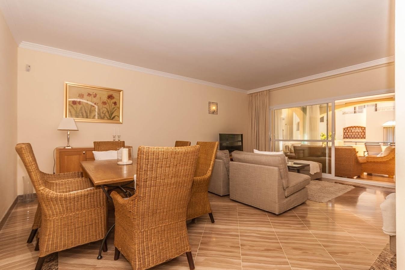 Spisestue inne Galleribilde