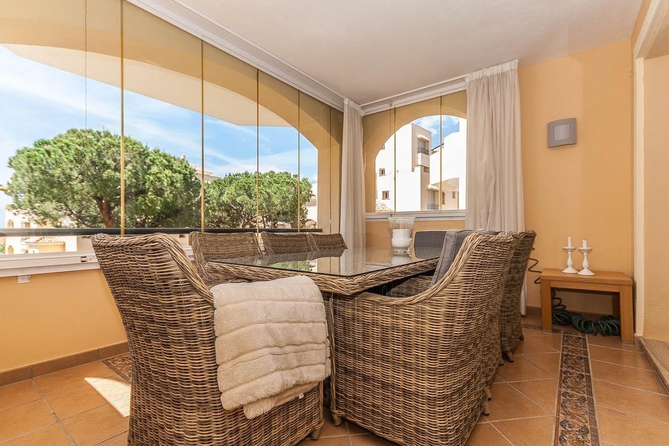 Spisebord terasse ute/inne Galleribilde