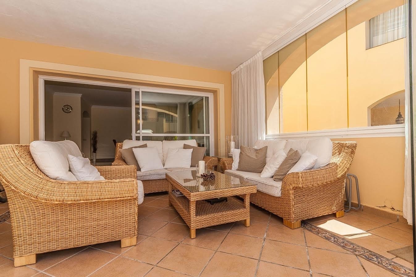 Sittegruppe ute/inne - fint og svalt Galleribilde