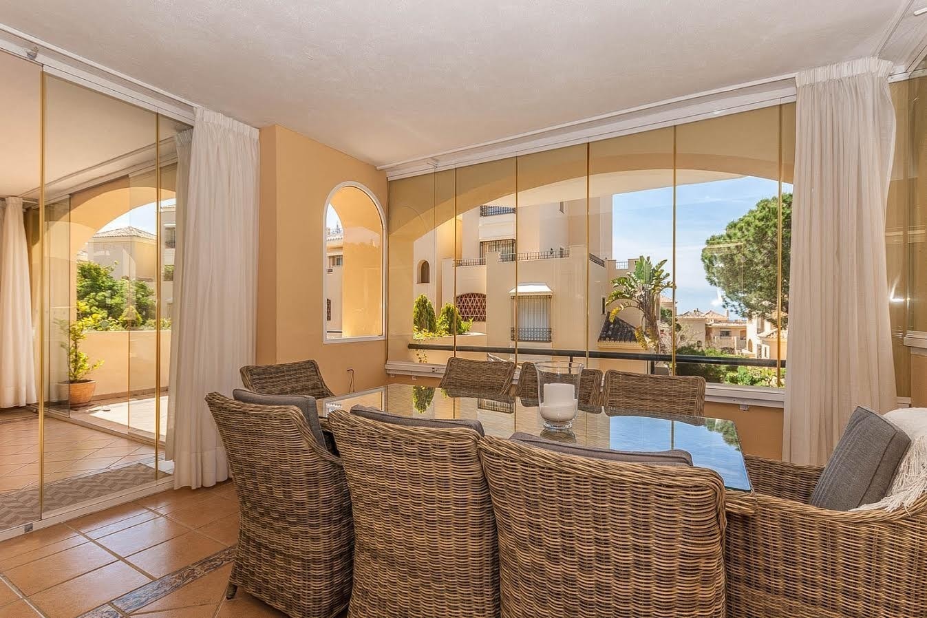 Spisebord terasse ute/inne Galleribilde