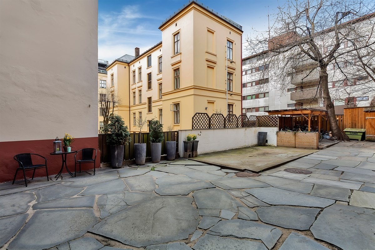 - Hyggelig og pent opparbeidet bakgård - Galleribilde