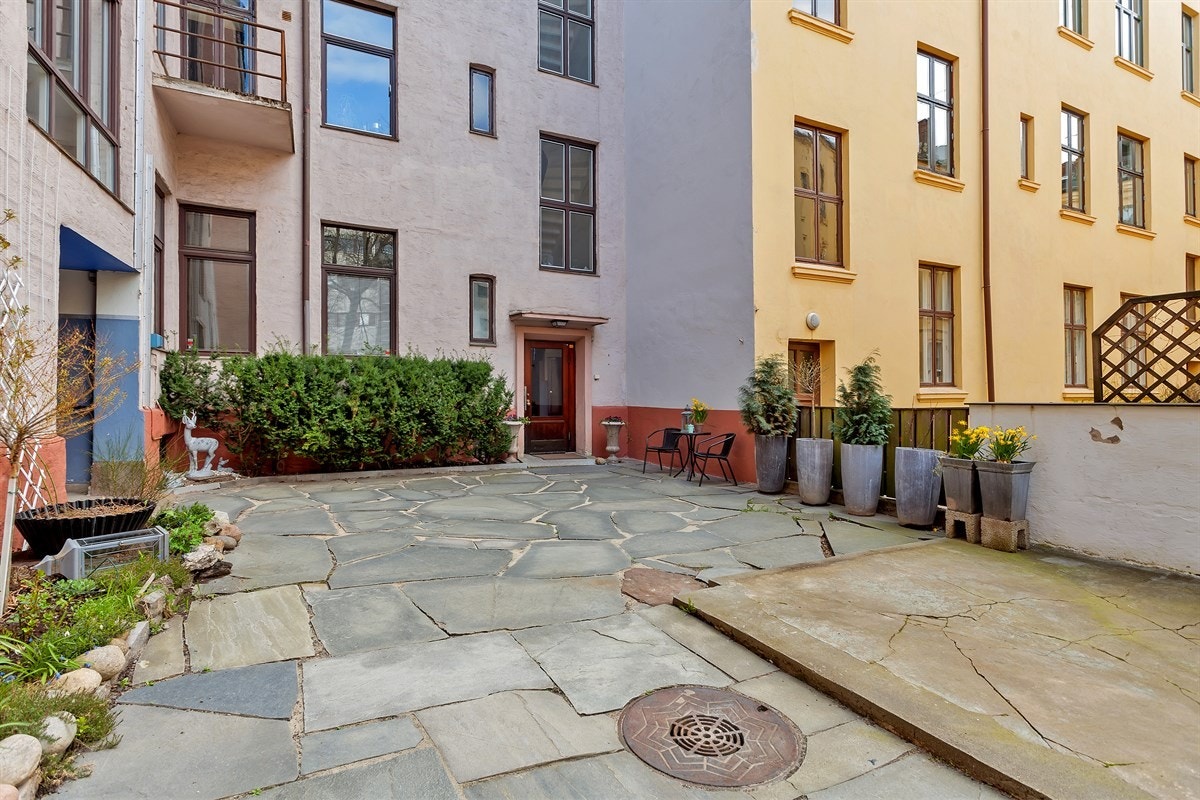 - Hyggelig og pent opparbeidet bakgård - Galleribilde