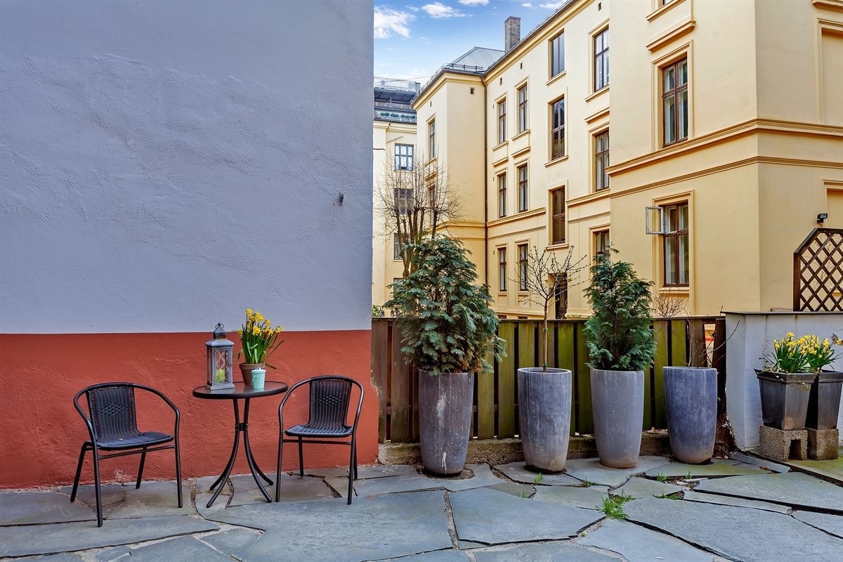 - Hyggelig og pent opparbeidet bakgård - Galleribilde