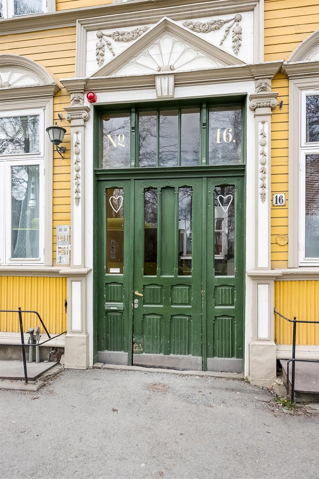 Ilevollen 16 er en eldre, ærverdig tregård som er fredet med antikvarisk klassifisering B av byantikvaren. Galleribilde