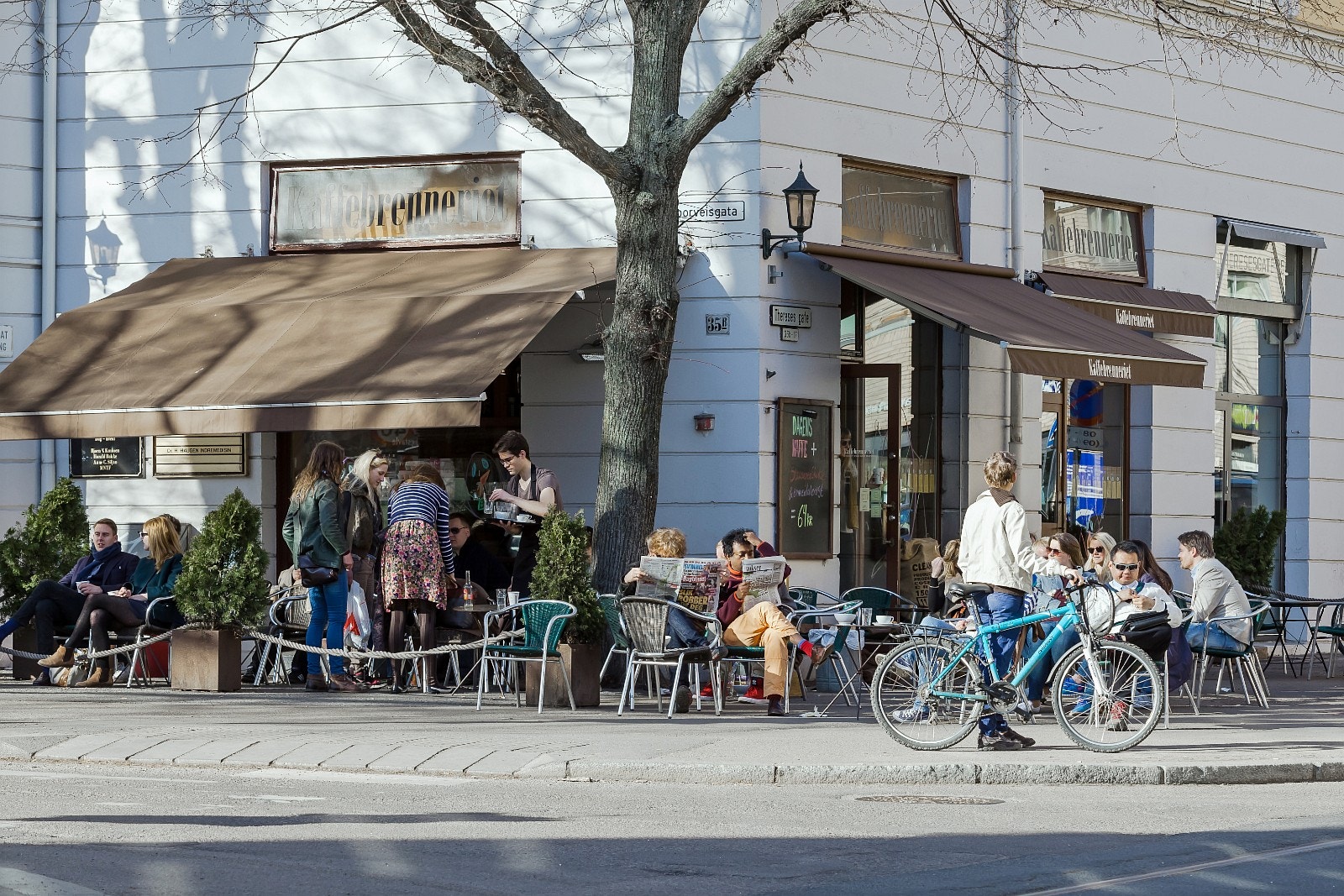 Nærområdet med koselige kafeèr og trendy butikker Galleribilde