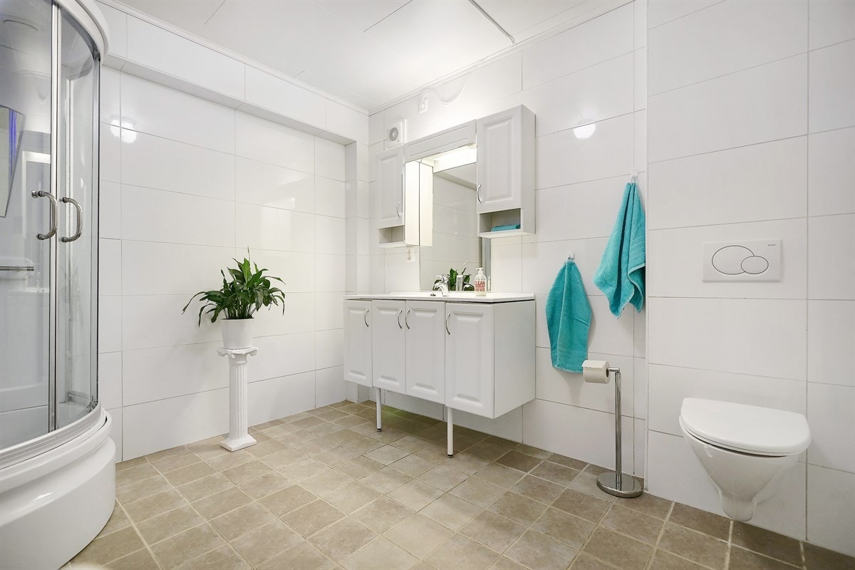 Bad i underetasjen. Galleribilde